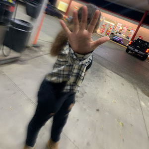 Meet your Posher, Loaya